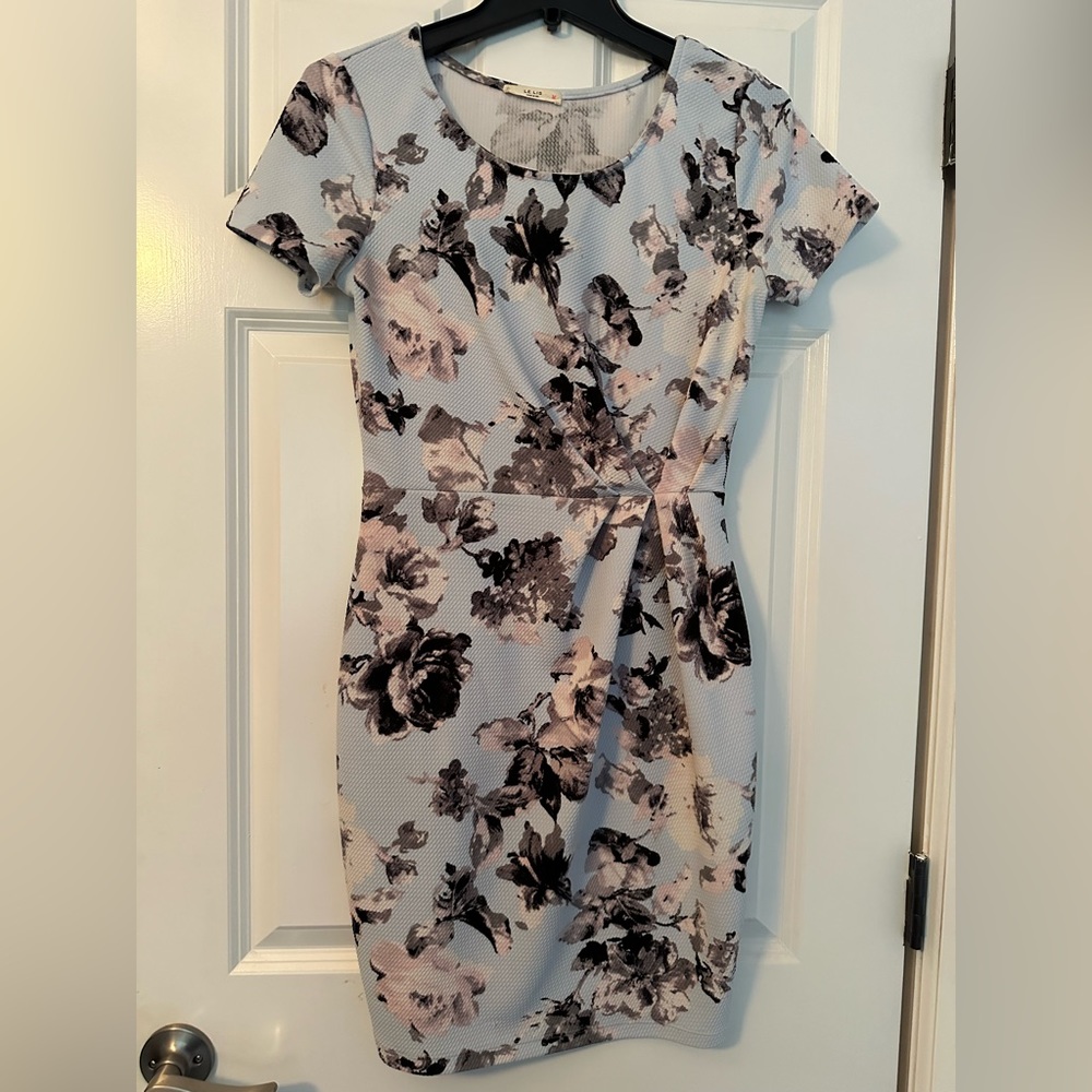 Le Lis Woman’s Light Blue Floral Dress size small